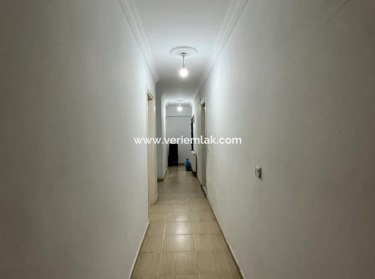 Seferihisar Pazar Yerinde, Teraslı Ve Balkonlu Satılık 3+1 Daire