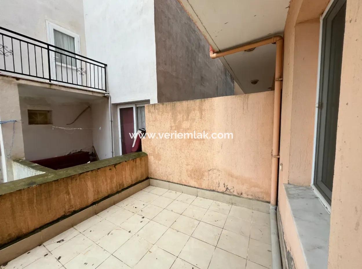 Seferihisar Pazar Yerinde, Teraslı Ve Balkonlu Satılık 3+1 Daire