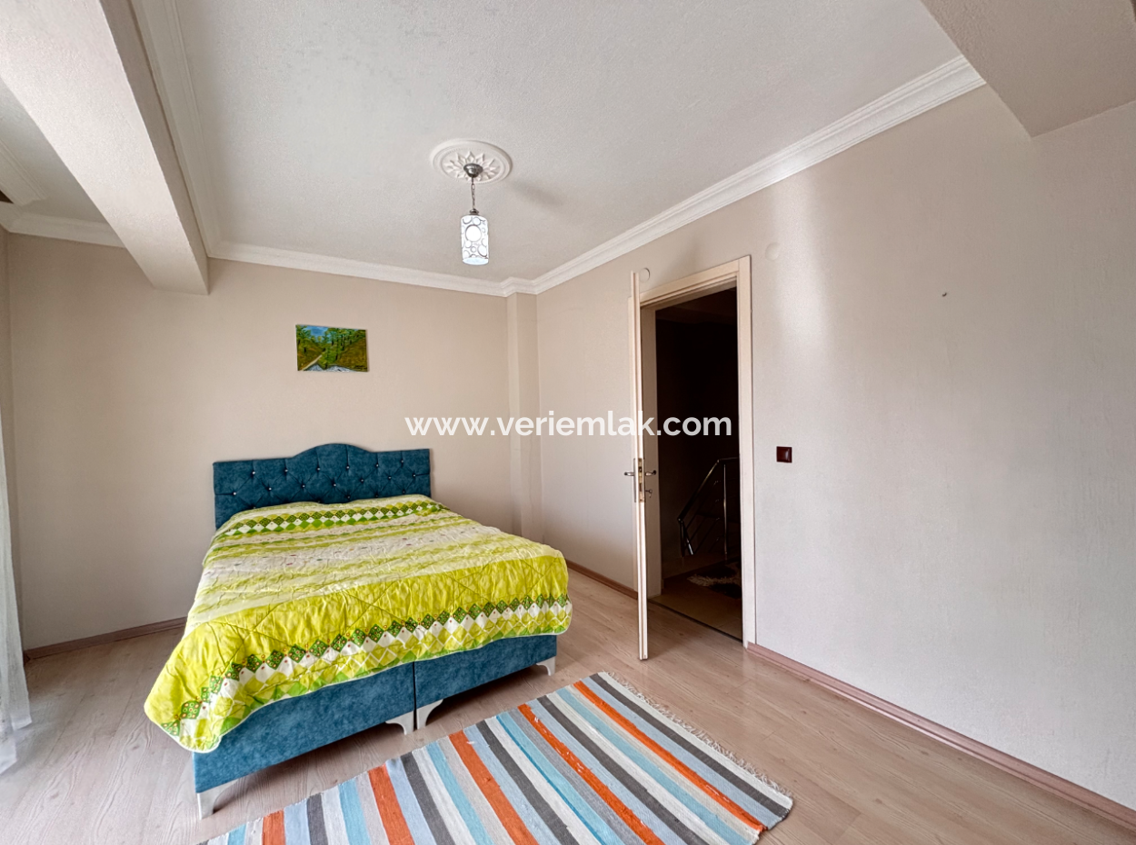 Çeşme Alaçatı’da Geniş Bahçeli Eşyalı Yıllık Kiralık Villa