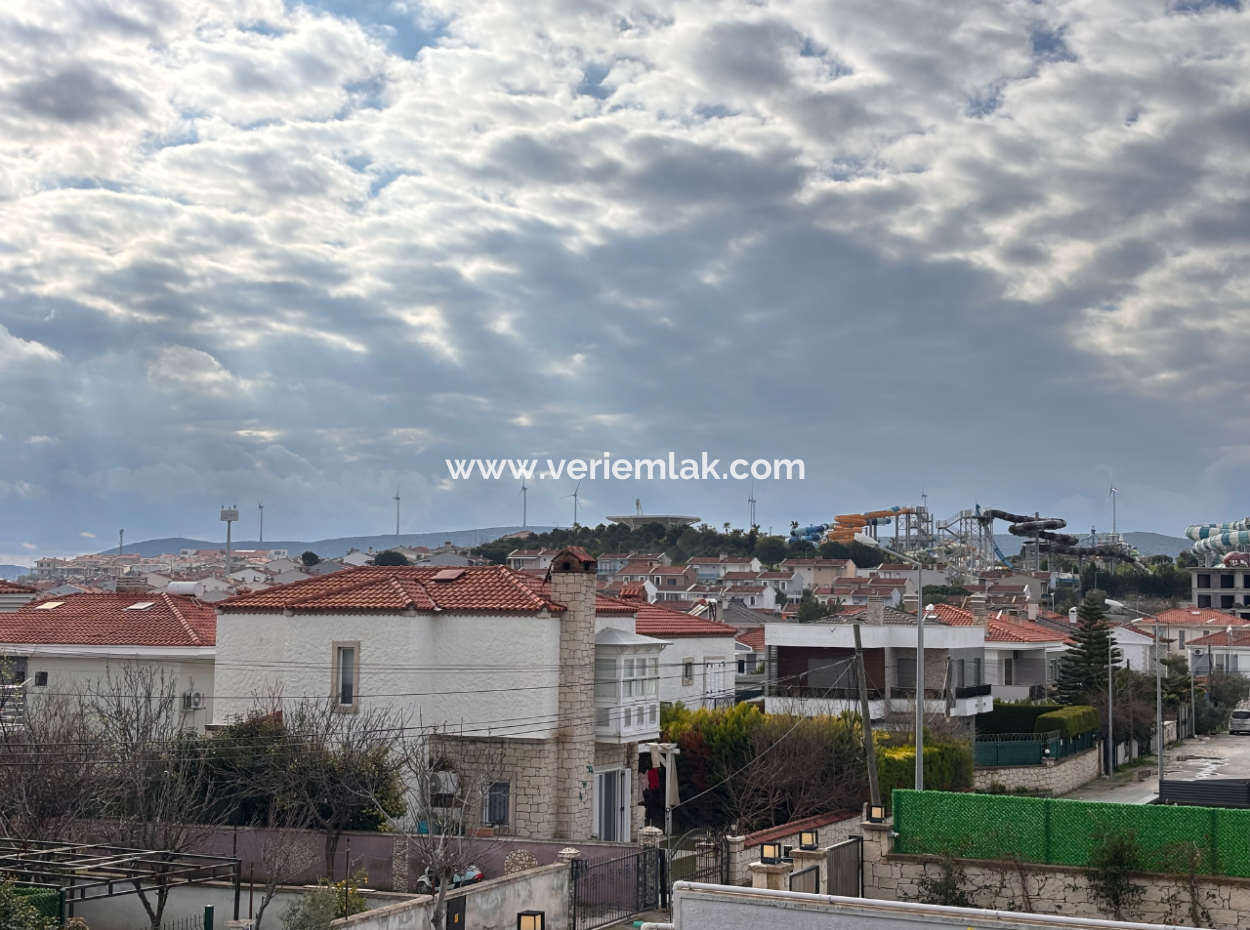 Çeşme Alaçatı’da Geniş Bahçeli Eşyalı Kiralık Villa