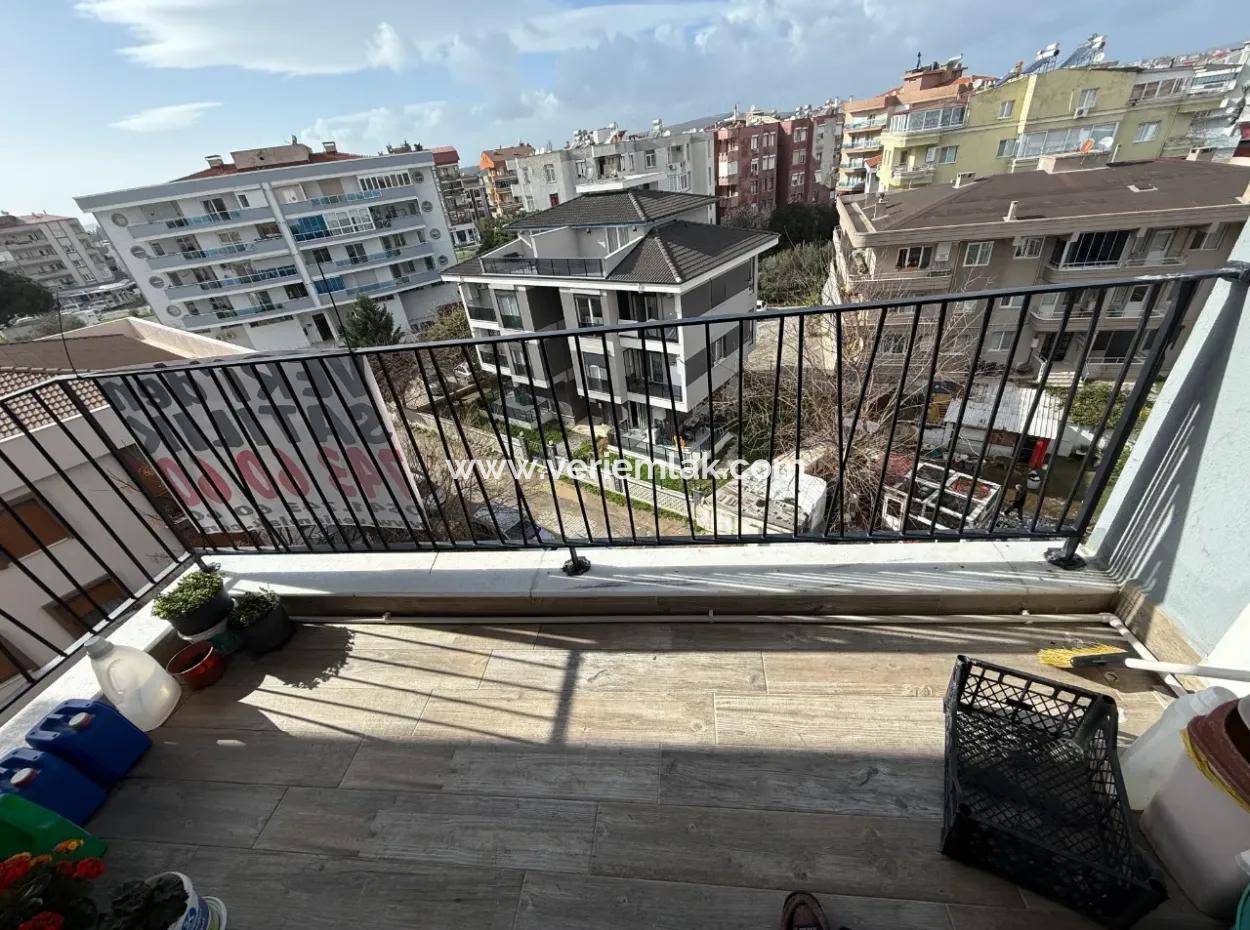 Seferihisar Camikebir Mahallesi – Merkezde, Satılık 1+1 Balkonlu Daire