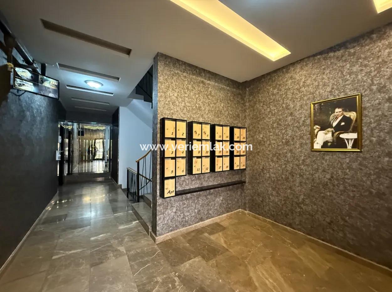 Seferihisar Camikebir Mahallesi – Merkezde, Satılık 1+1 Balkonlu Daire