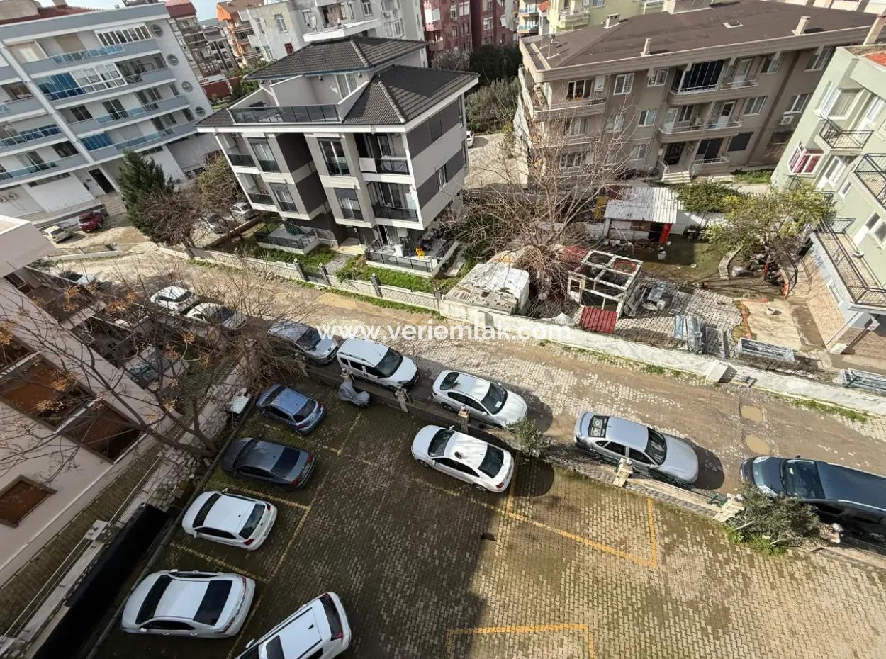 Seferihisar Camikebir Mahallesi – Merkezde, Satılık 1+1 Balkonlu Daire