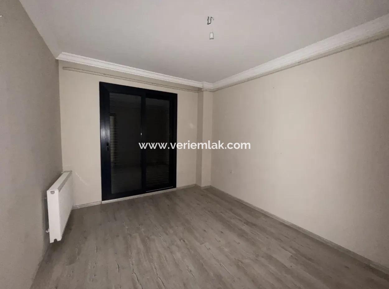 Seferihisar Camiikebir Mahallesi – Gözsüzler Caddesi’nde Satılık 2+1 Daire