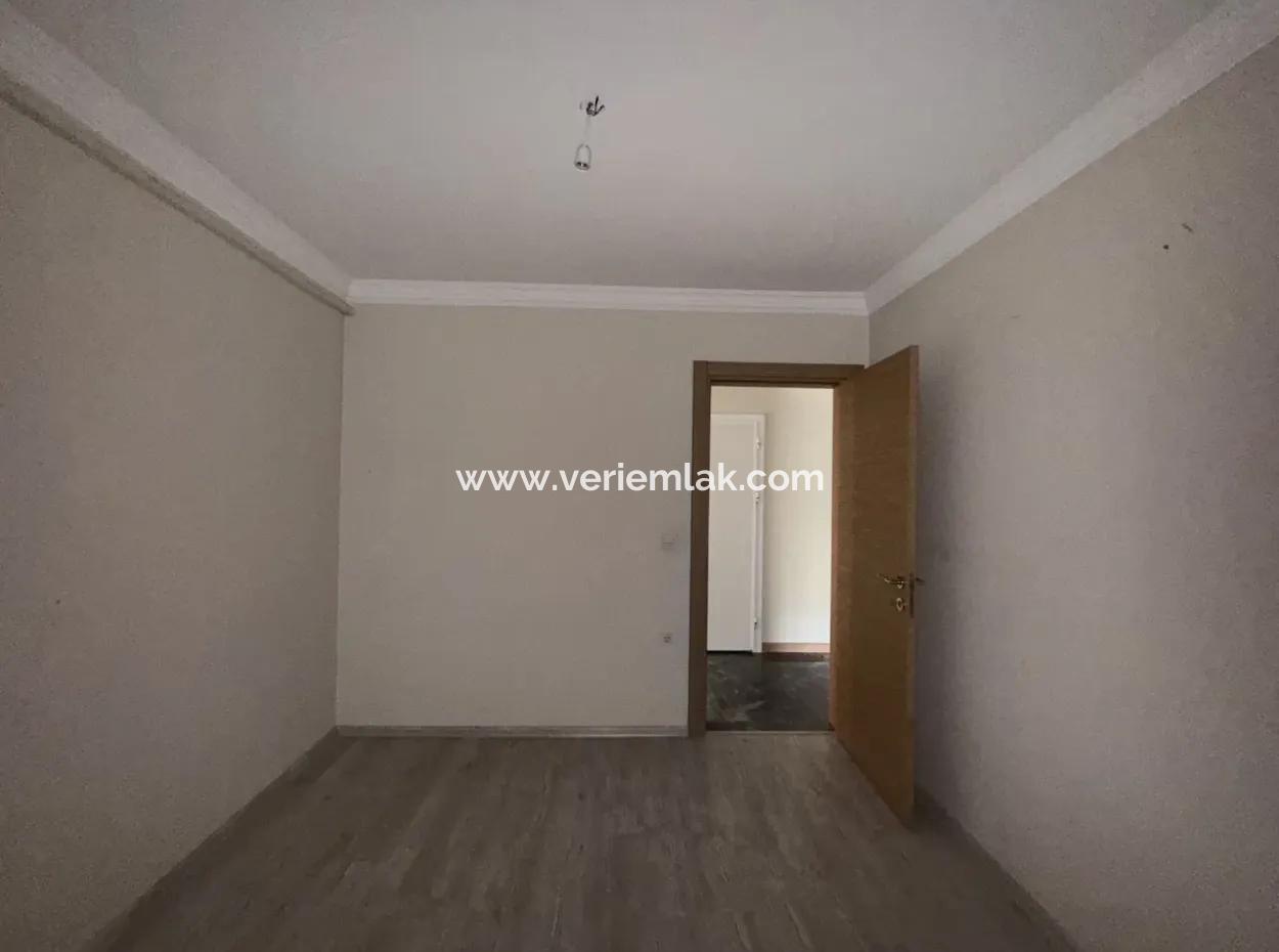 Seferihisar Camiikebir Mahallesi – Gözsüzler Caddesi’nde Satılık 2+1 Daire