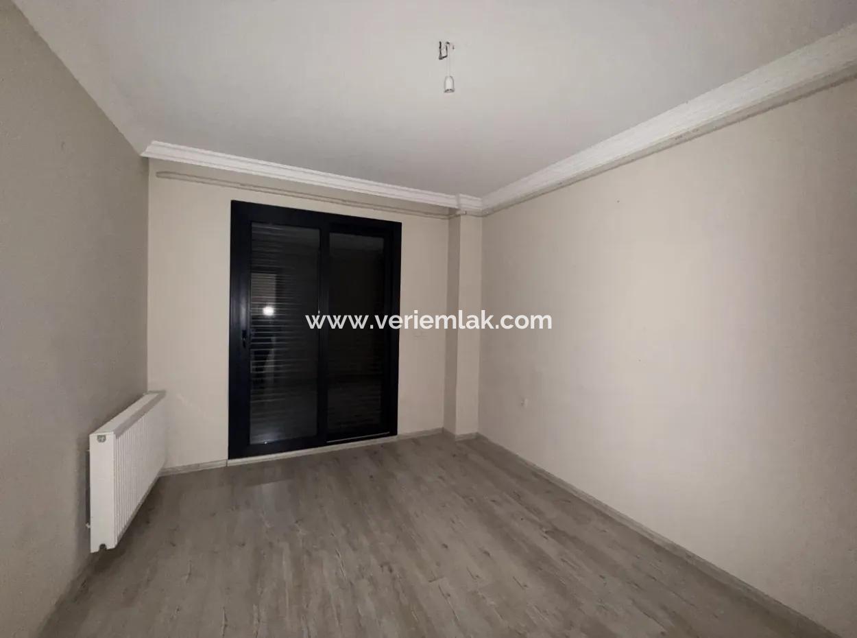 Seferihisar Camiikebir Mahallesi – Gözsüzler Caddesi’nde Satılık 2+1 Daire