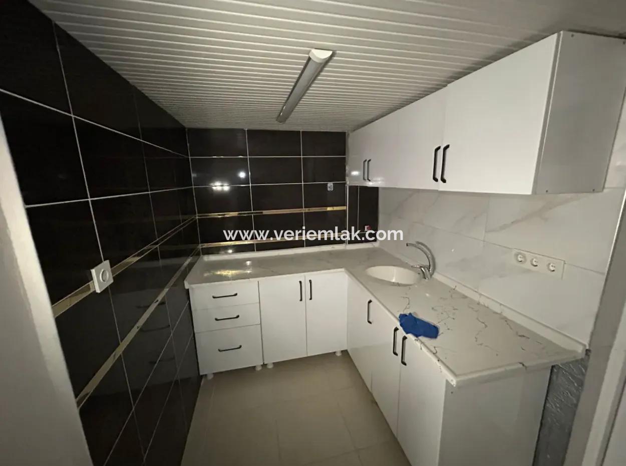 Kahramanlar Camisinin Karşı Köşesi' De 1417 Sokak’ta 70 M² Toplam  Giriş + Bodrum Kiralık Ofis