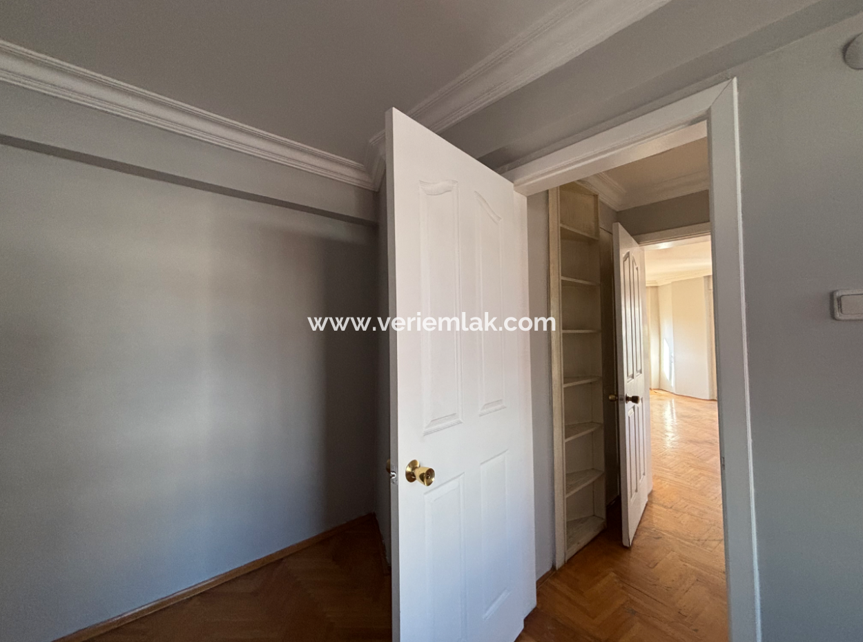 Alsancak Devlet Hastanesi Karşısı Köşe 2+1 Kiralık İş Yeri /Büro