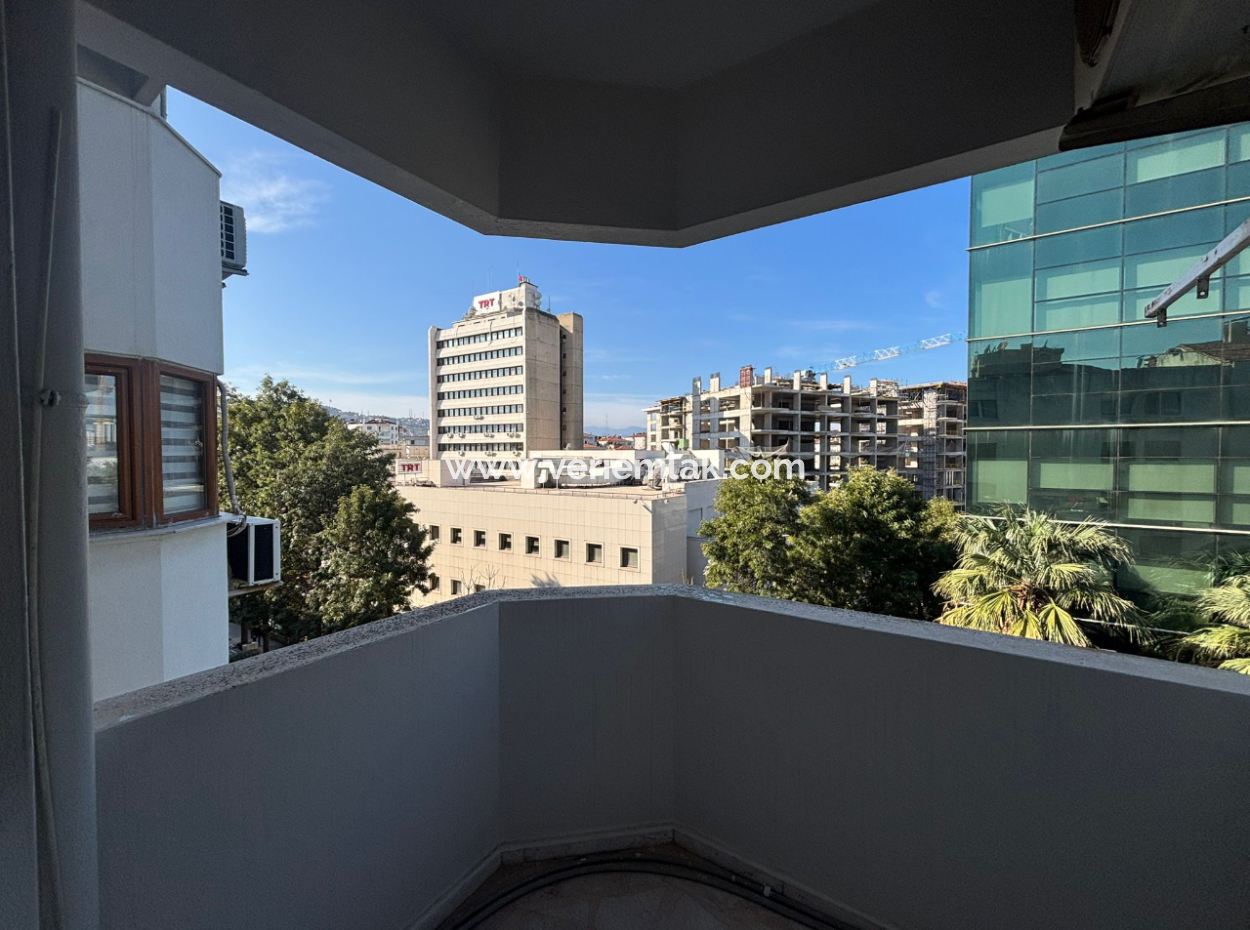 Alsancak Özel Sağlık Hastanesi Karşısı 1+1 Balkonlu 5.Kat Kiralık Daire