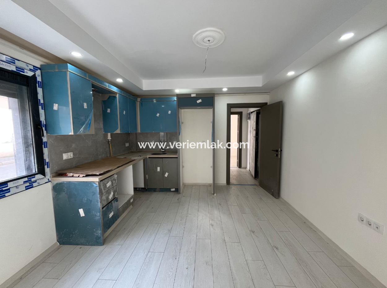 Seferihisar Hıdırlık’ta Şehir Merkezinde Sıfır 1+1 Satılık Daire