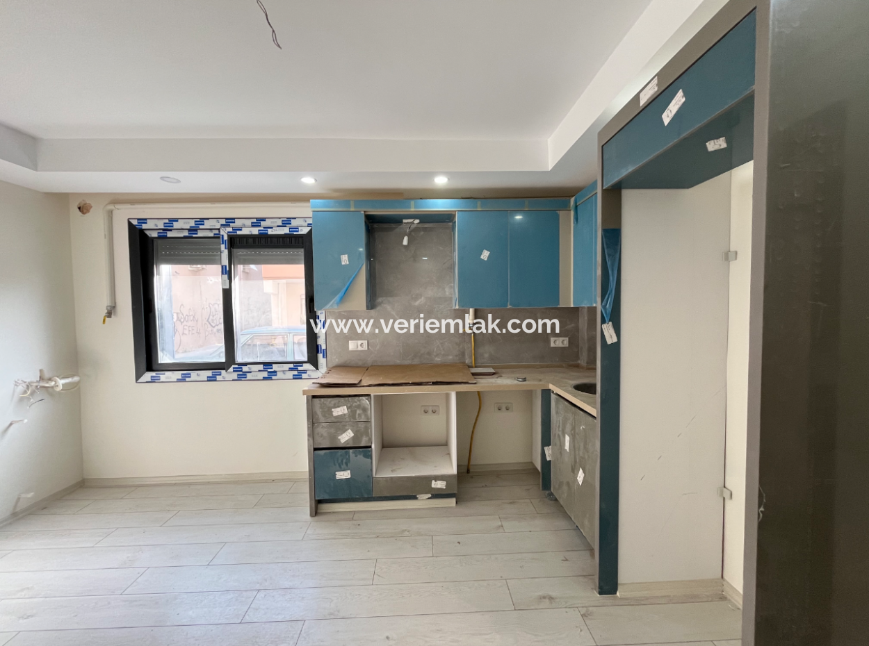 Seferihisar Hıdırlık’ta Şehir Merkezinde Sıfır 1+1 Satılık Daire