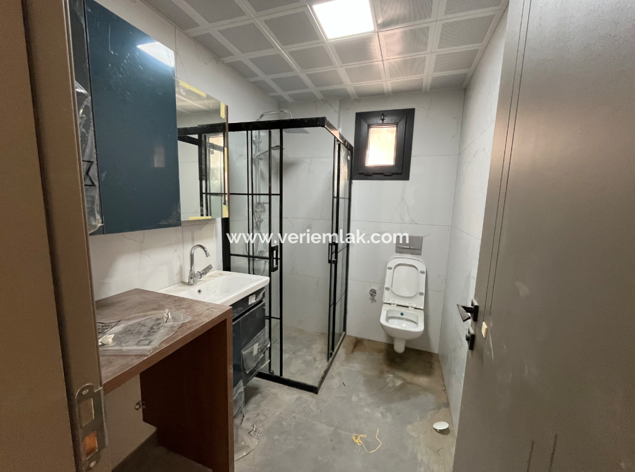 Seferihisar Hıdırlık’ta Şehir Merkezinde Sıfır 1+1 Satılık Daire