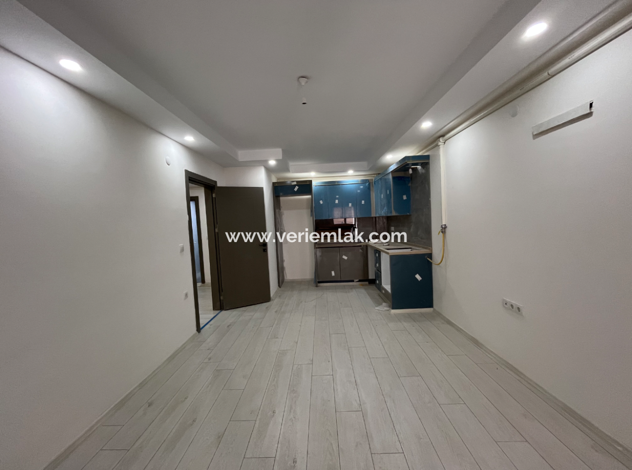 Seferihisar Hıdırlık’ta Şehir Merkezinde Sıfır 2+1 Satılık Daire