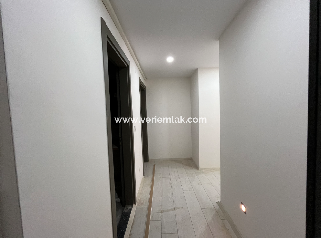 Seferihisar Hıdırlık’ta Şehir Merkezinde Sıfır 2+1 Satılık Daire