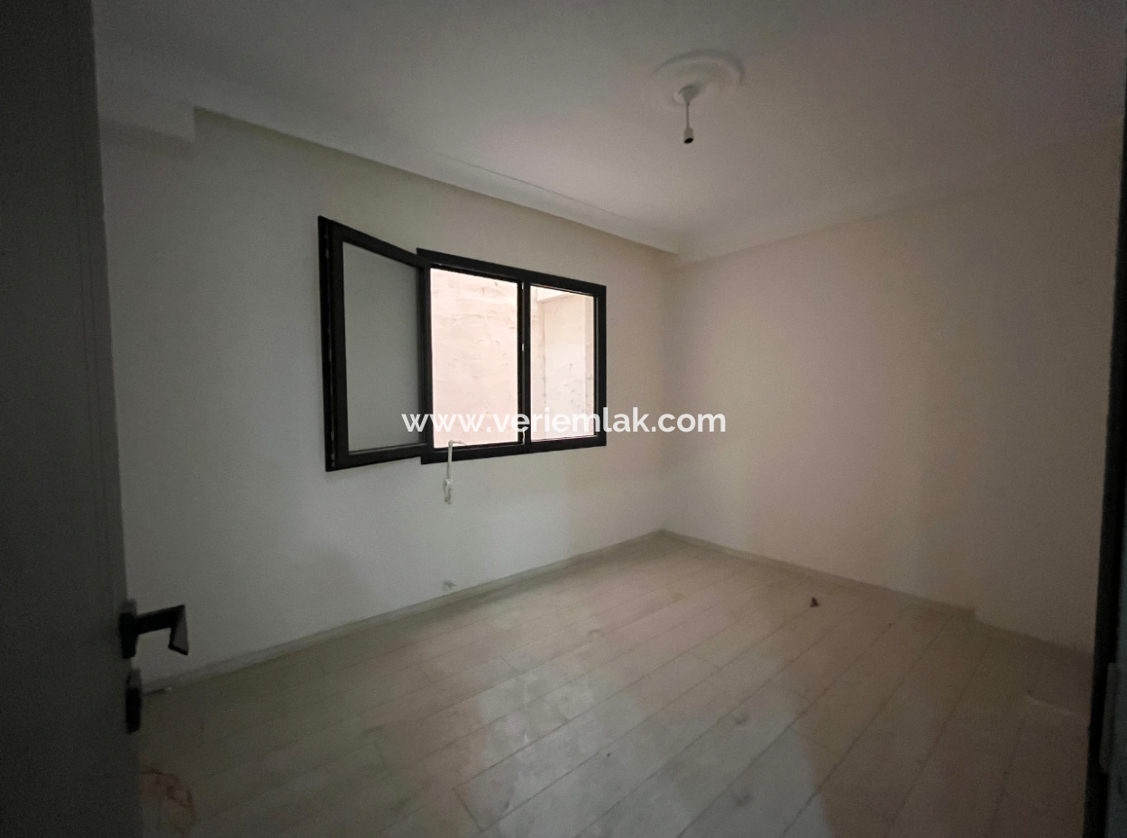 Seferihisar Hıdırlık’ta Şehir Merkezinde Sıfır 2+1 Satılık Daire