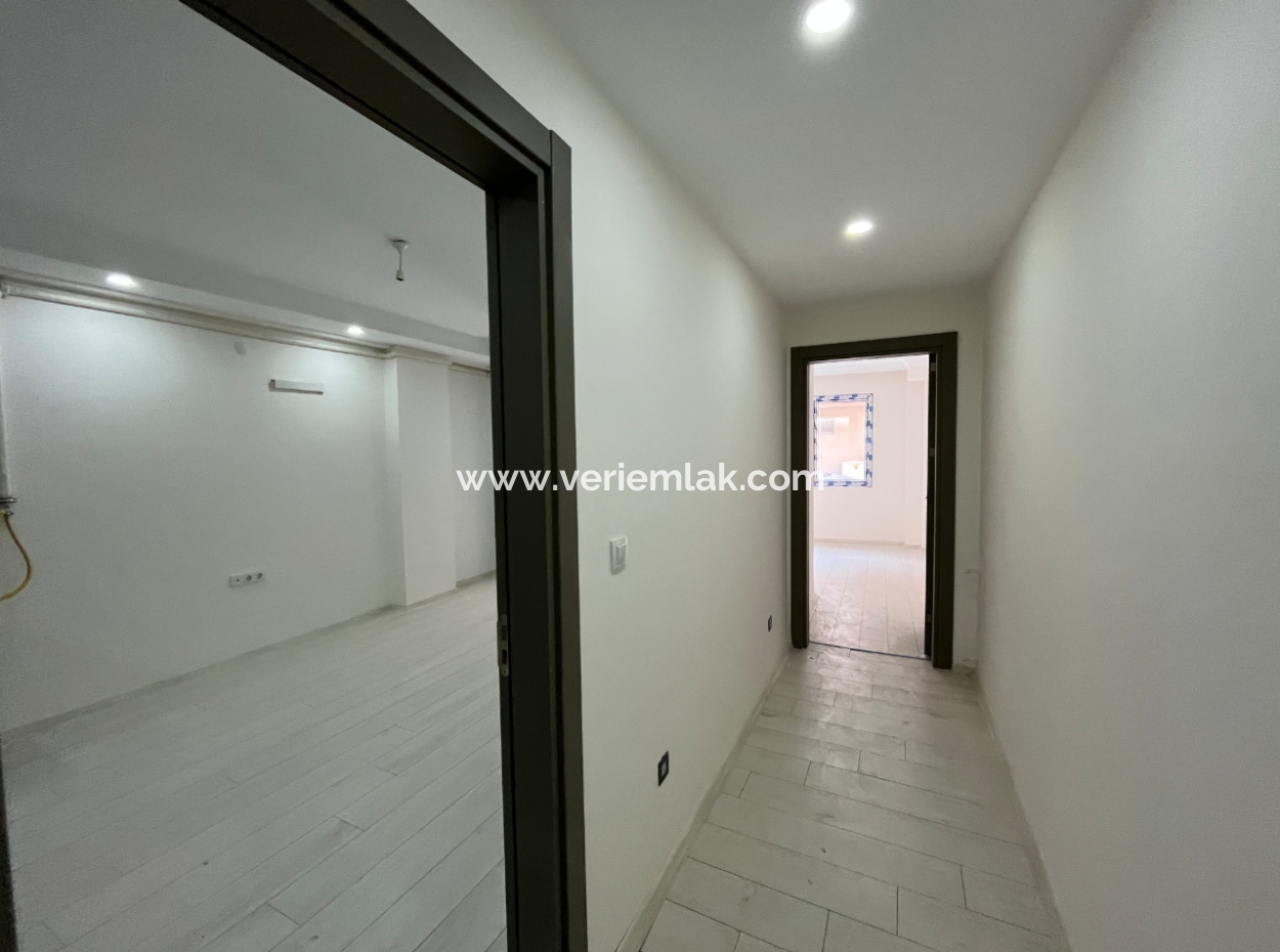 Seferihisar Hıdırlık’ta Şehir Merkezinde Sıfır 2+1 Satılık Daire