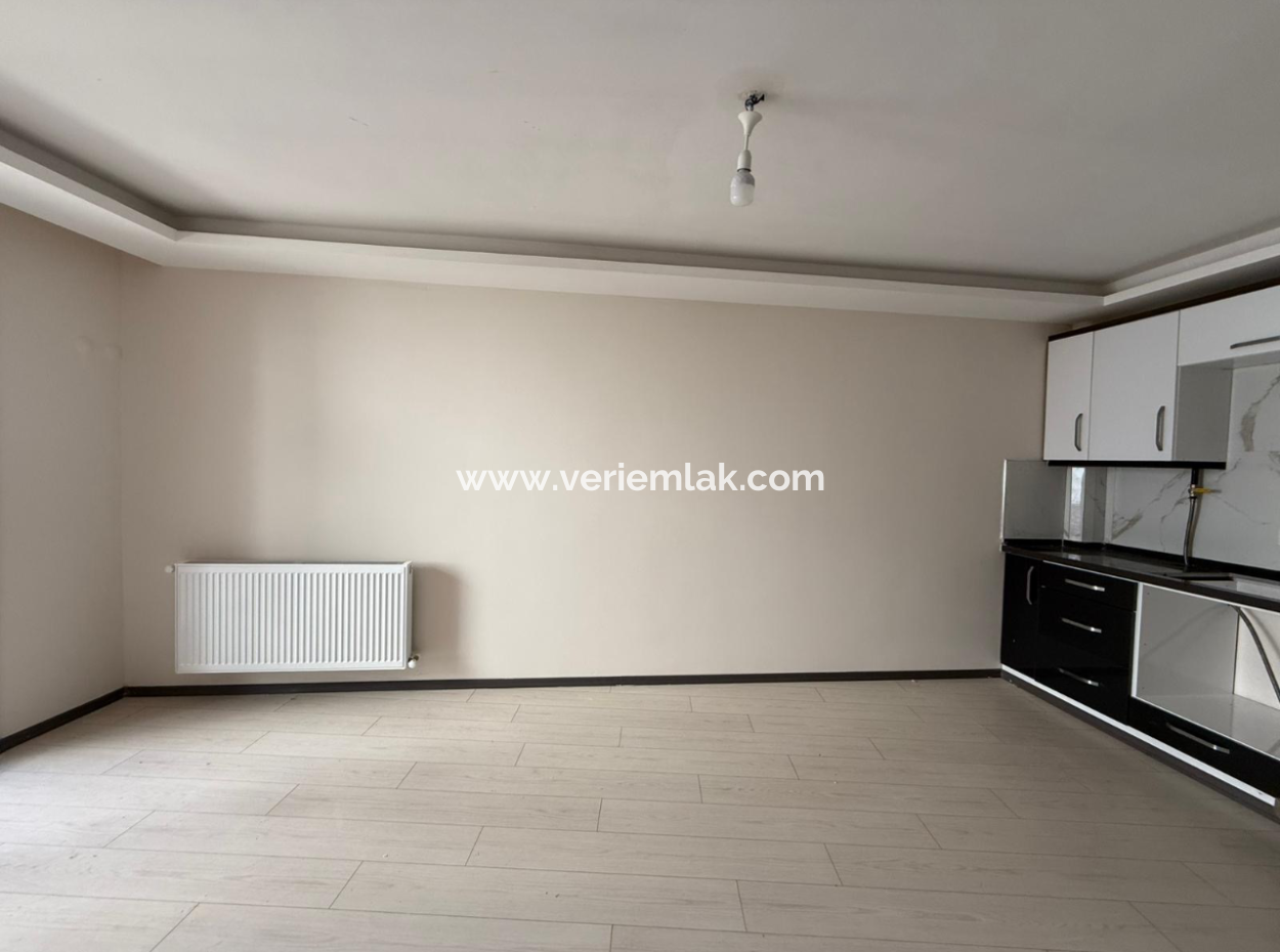 Seferihisar Camikebir’de Şehir Merkezinde Kiralık 1+1 Daire