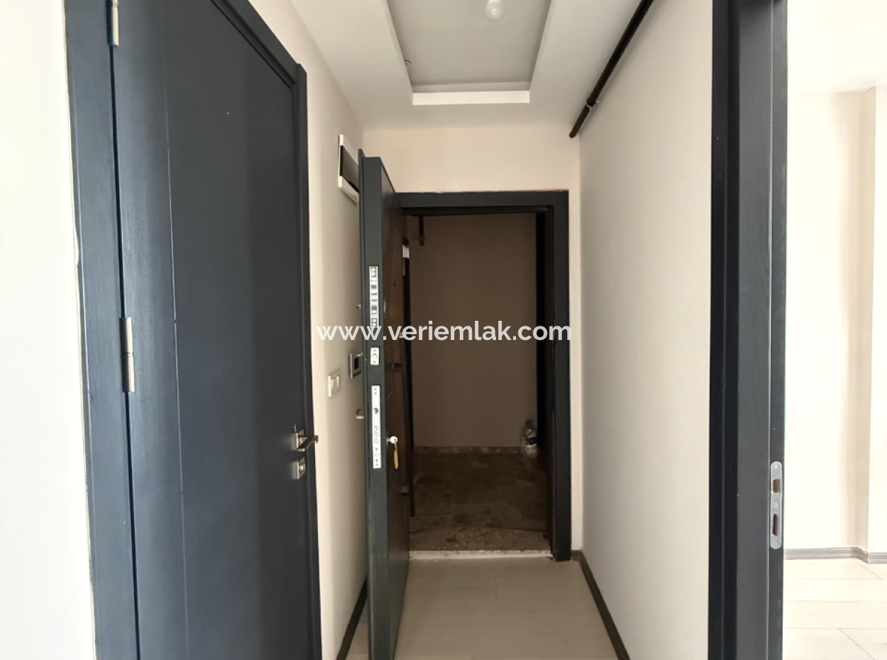 Seferihisar Camikebir’de Şehir Merkezinde Kiralık 1+1 Daire