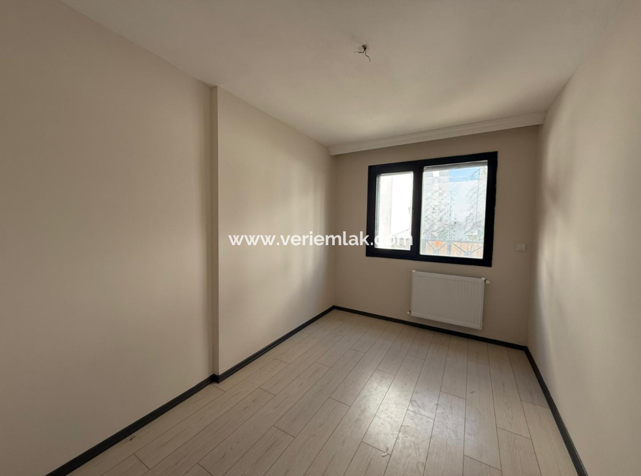 Seferihisar Camikebir’de Şehir Merkezinde Kiralık 1+1 Daire