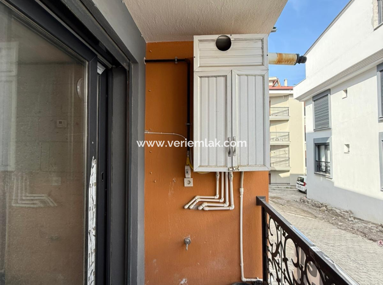 Seferihisar Camikebir’de Şehir Merkezinde Kiralık 1+1 Daire