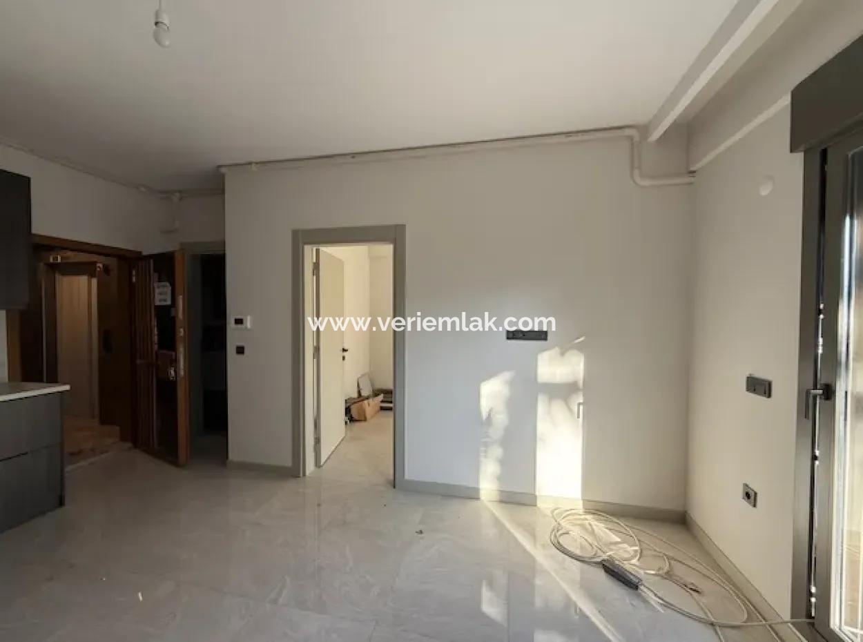 Seferihisar Çolakibrahim'de Modern Tasarımlı Satılık Sıfır 1+1 Daire