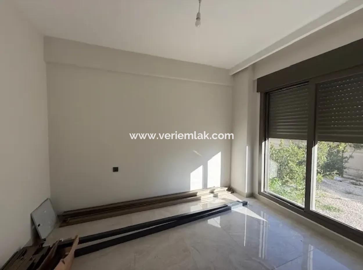 Seferihisar Çolakibrahim'de Modern Tasarımlı Satılık Sıfır 1+1 Daire