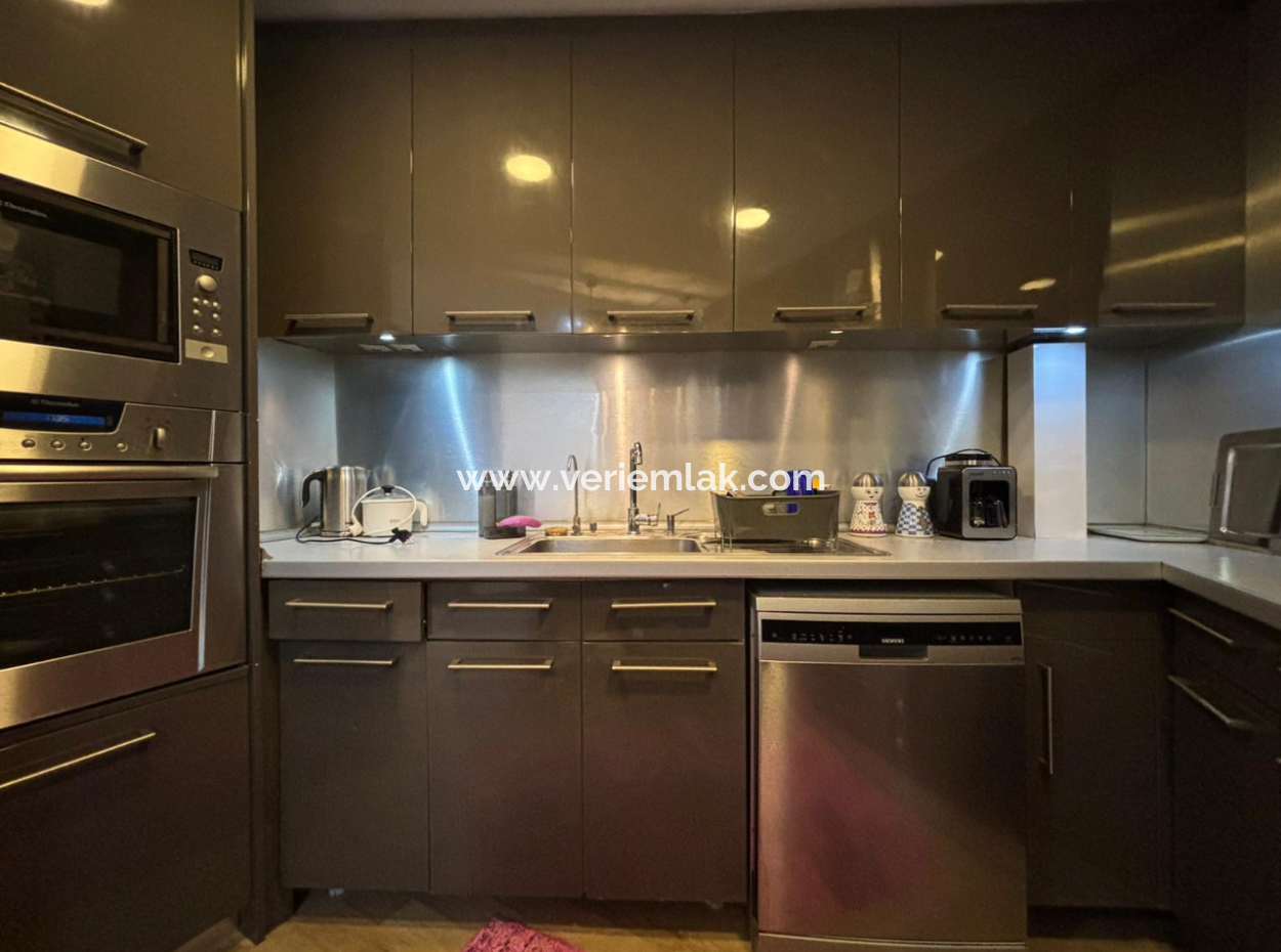 Alsancak Gündoğdu Meydanı Yakını Lüks Eşyalı 3+1 Kiralık Daire