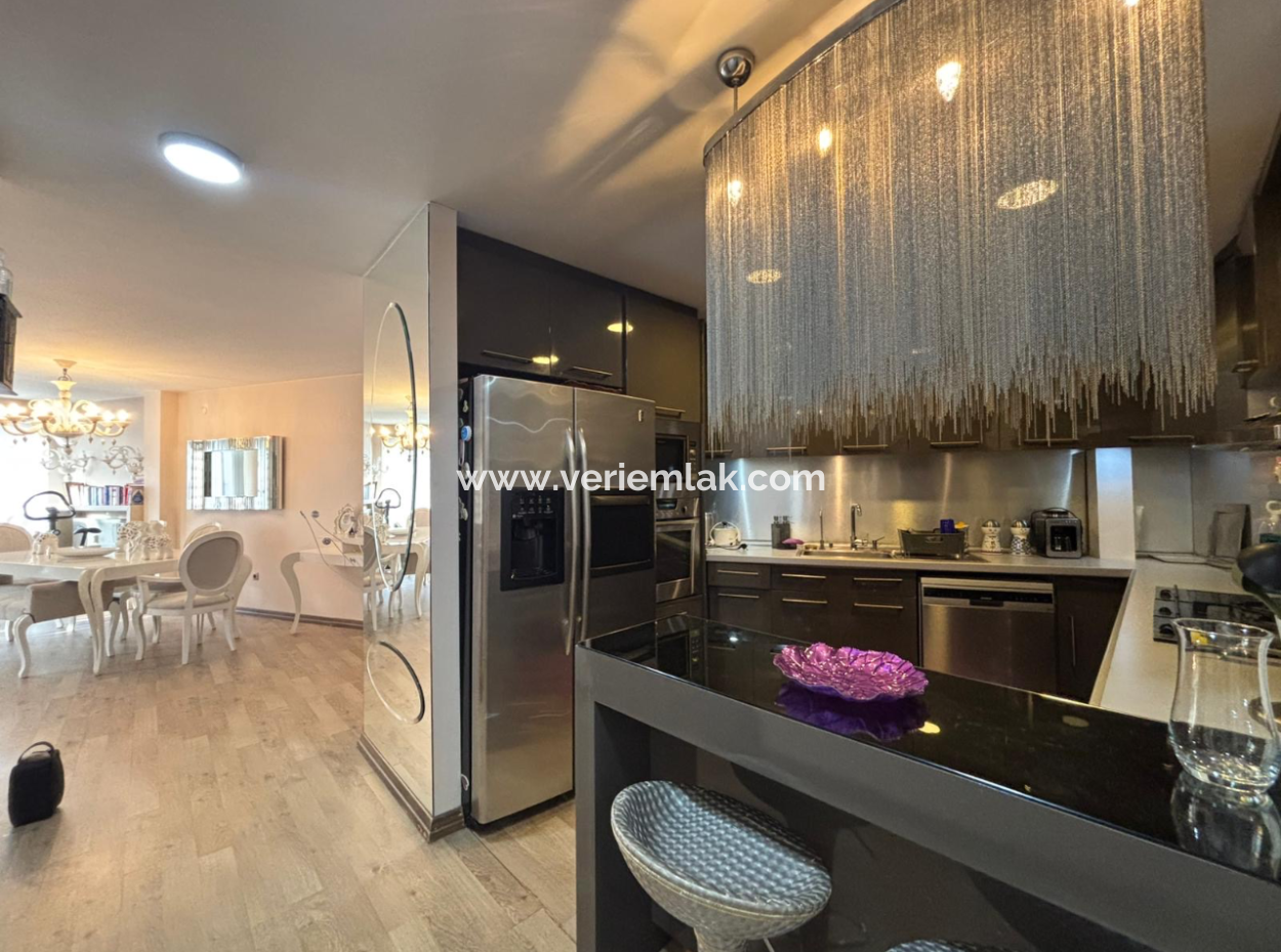 Alsancak Gündoğdu Meydanı Yakını Lüks Eşyalı 3+1 Kiralık Daire