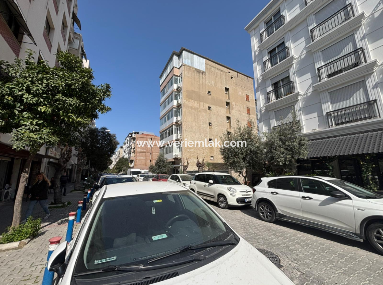 Alsancak  Kahramanlarda 26M2 Otomatik Panjurlu Kiralık Dükkan