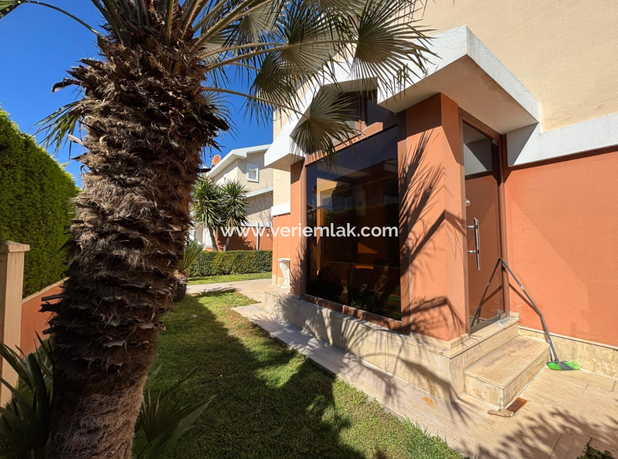 Bornova  Forum Bornova Villalarında Tribleks 3+1 200M2 Kış Bahçeli Kiralık Villa