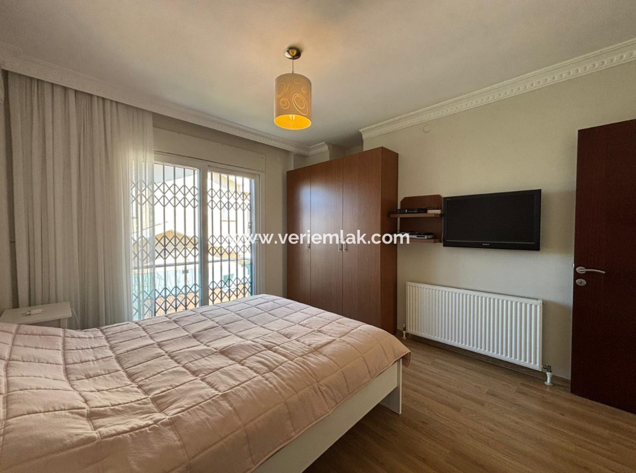 Bornova  Forum Bornova Villalarında Tribleks 3+1 200M2 Kış Bahçeli Kiralık Villa