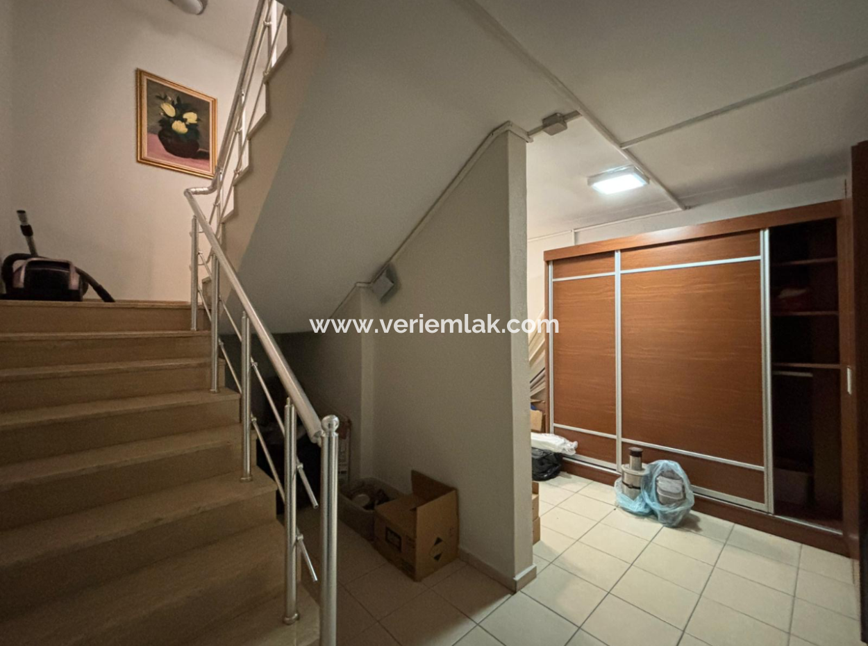 Bornova  Forum Bornova Villalarında Tribleks 3+1 200M2 Kış Bahçeli Kiralık Villa