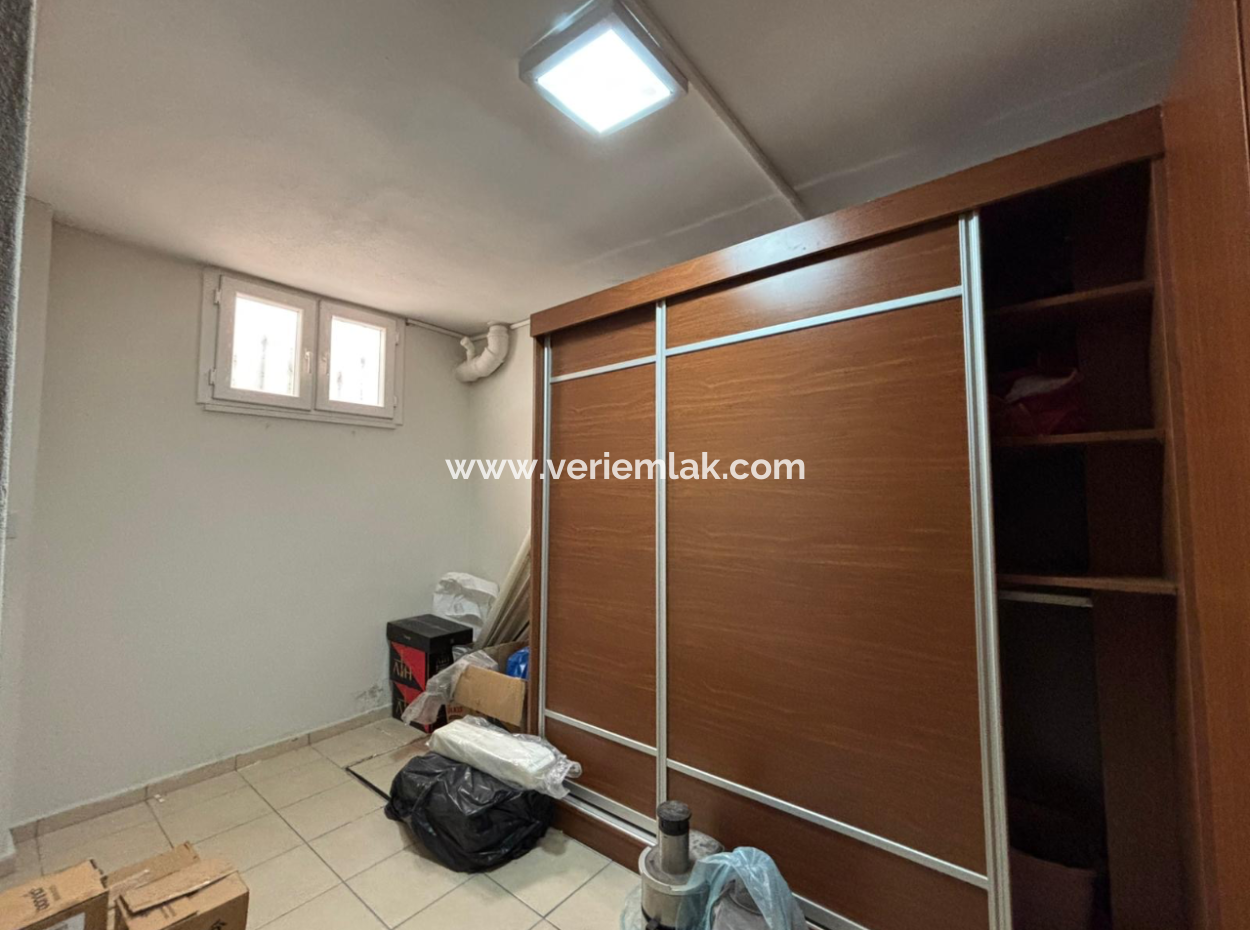 Bornova  Forum Bornova Villalarında Tribleks 3+1 200M2 Kış Bahçeli Kiralık Villa