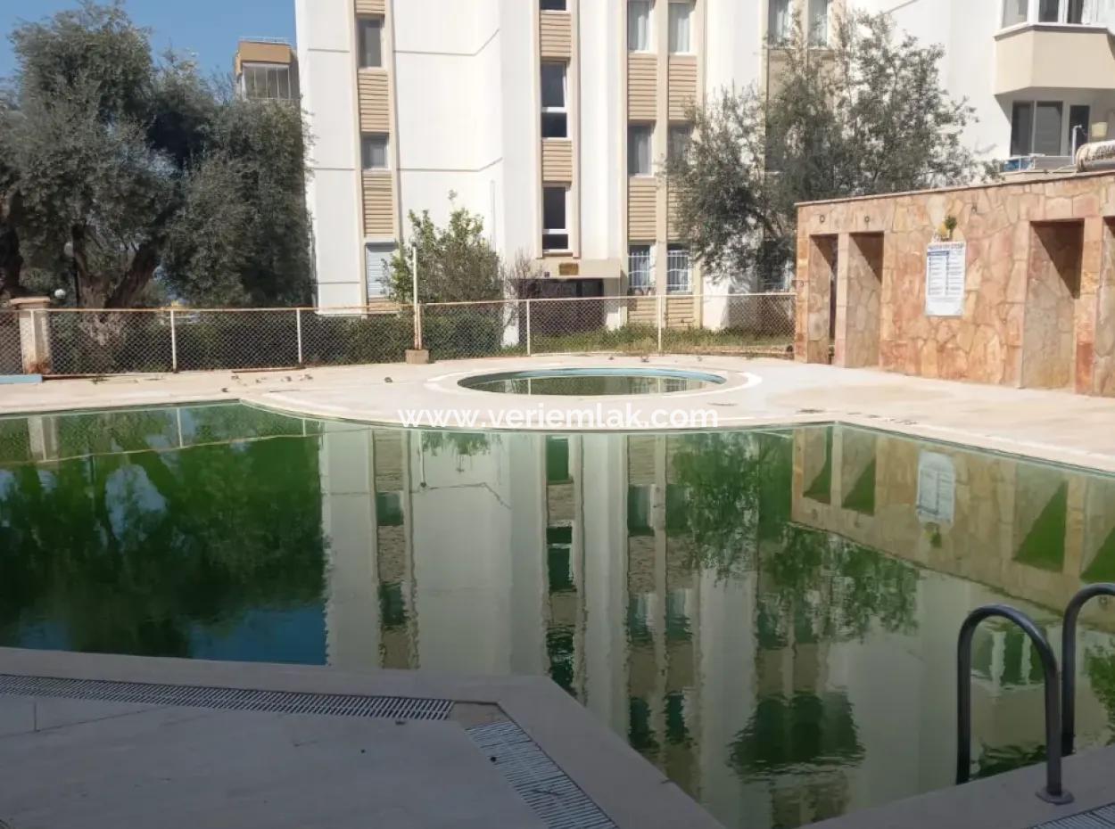 Kuşadası Zeytin Tepe Sitesi’nde Havuzlu, Eşyalı 2+1 Kiralık Daire