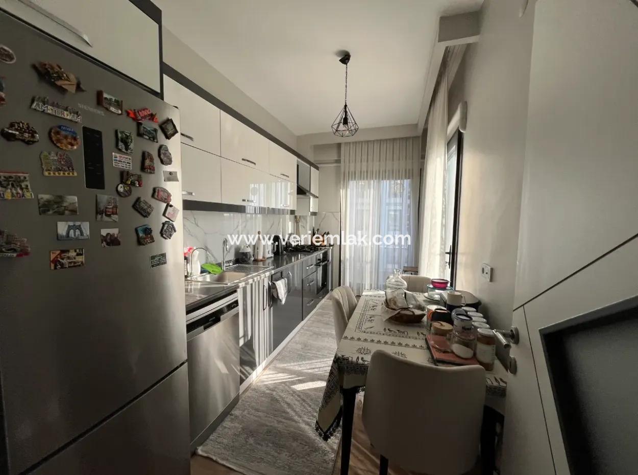 Seferihisar Necat Hepkon Mahallesi’nde Havuzlu Site İçerisinde Satılık 3+1 Daire