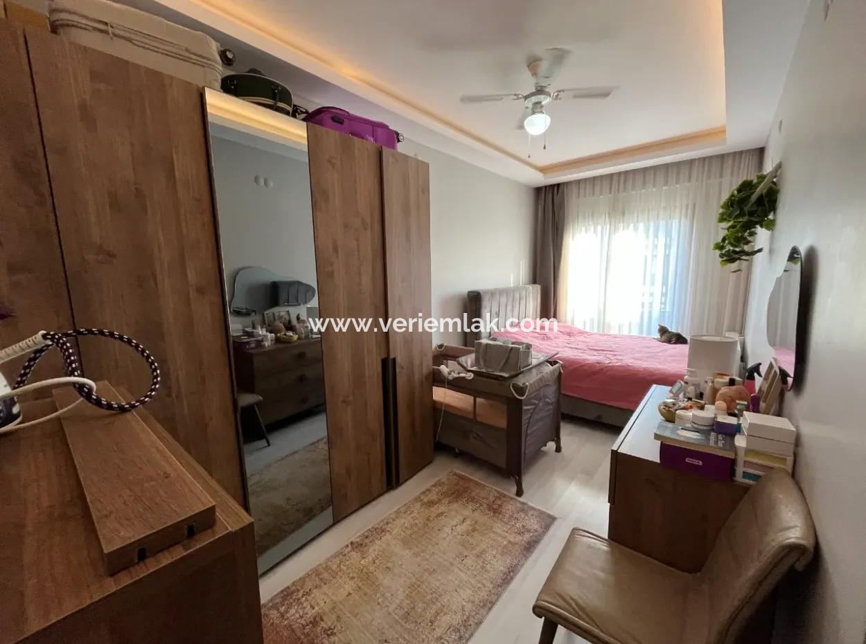 Seferihisar Necat Hepkon Mahallesi’nde Havuzlu Site İçerisinde Satılık 3+1 Daire