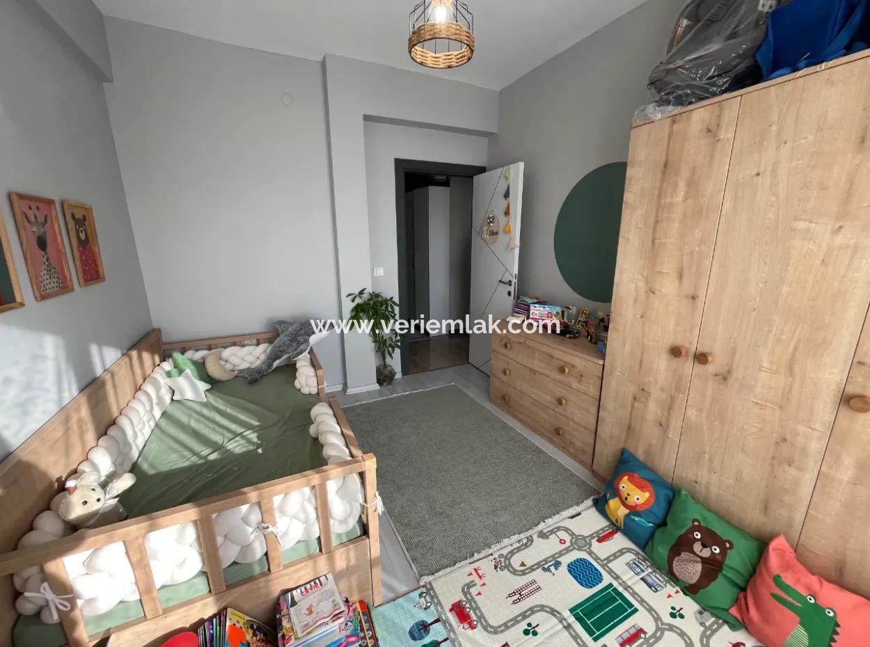 Seferihisar Necat Hepkon Mahallesi’nde Havuzlu Site İçerisinde Satılık 3+1 Daire