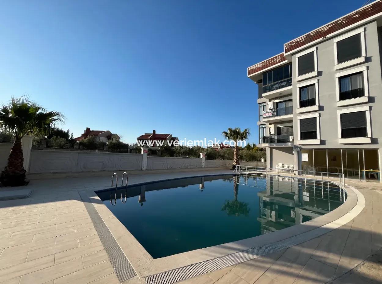 Seferihisar Necat Hepkon Mahallesi’nde Havuzlu Site İçerisinde Satılık 3+1 Daire