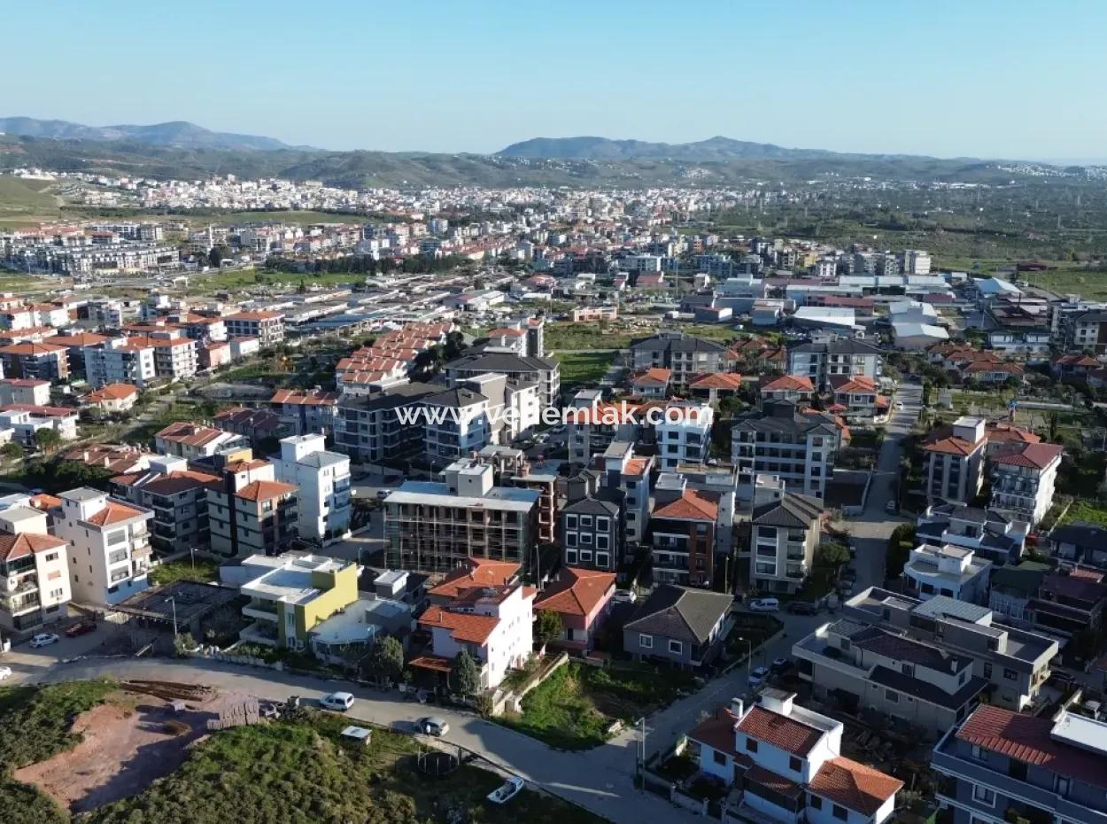 Seferihisar Necat Hepkon Mahallesi’nde Havuzlu Site İçerisinde Satılık 3+1 Daire