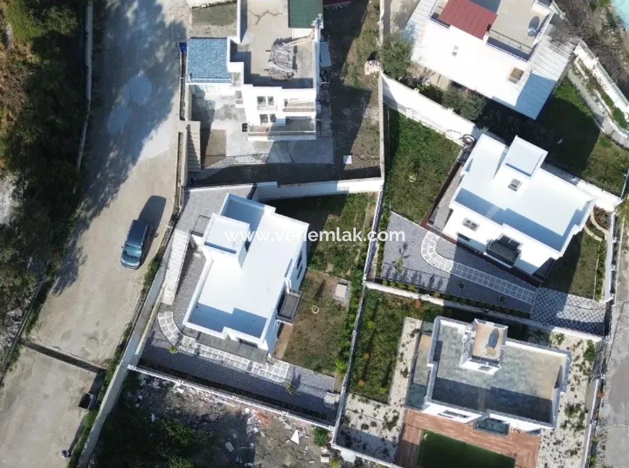 Akarca’da Plajlı Site İçerisinde Ultra Lüks Müstakil Villa