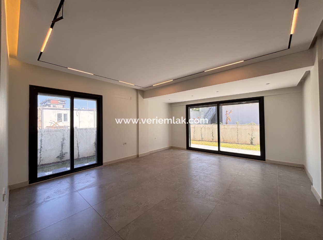 Seferihisar Tepecik Mah Butik Site İçerisinde Satılık 3+1 Villa