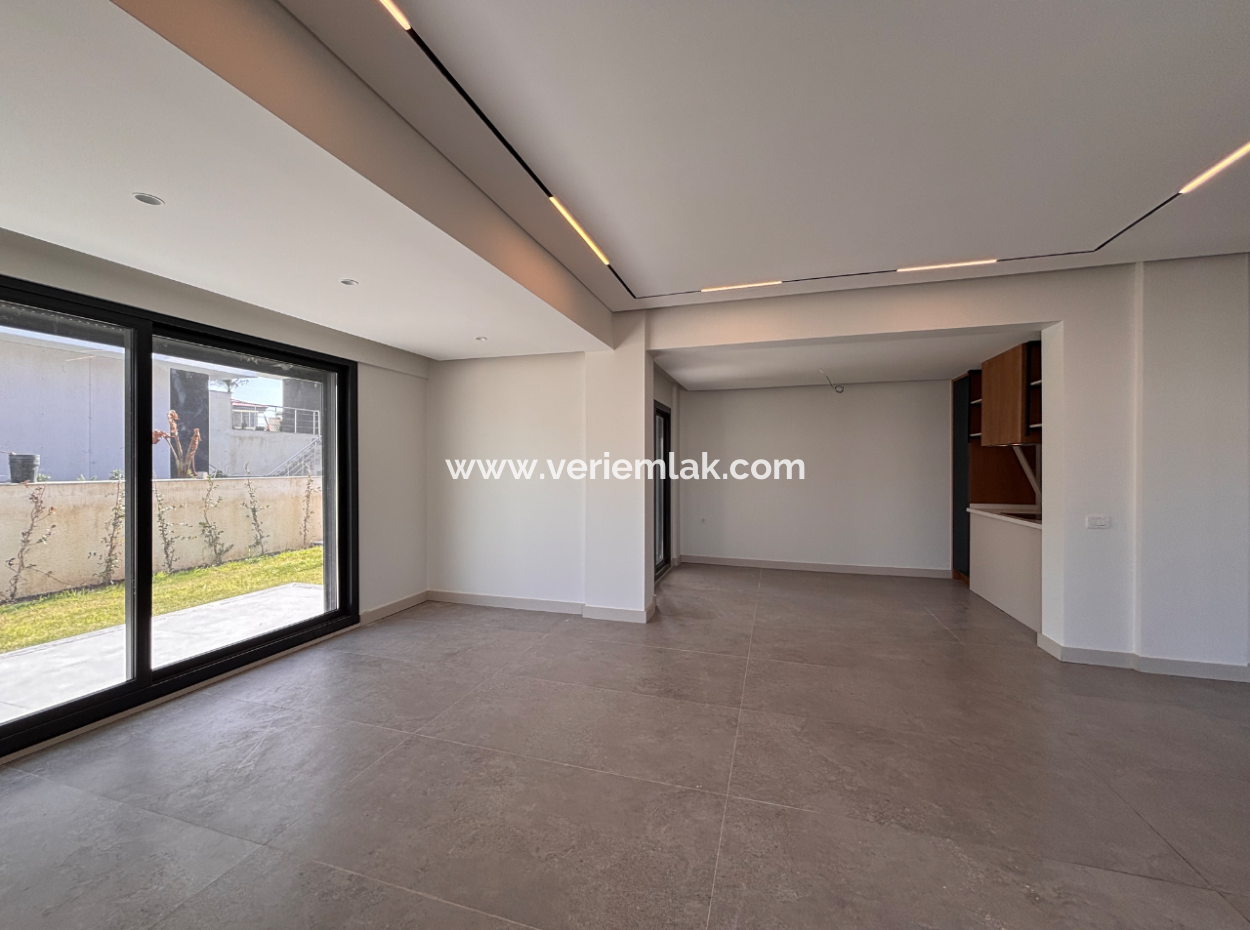 Seferihisar Tepecik Mah Butik Site İçerisinde Satılık 3+1 Villa