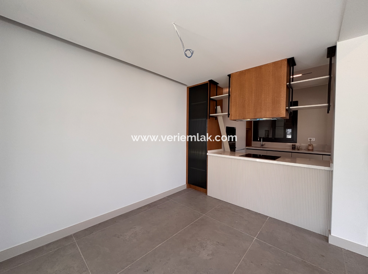 Seferihisar Tepecik Mah Butik Site İçerisinde Satılık 3+1 Villa