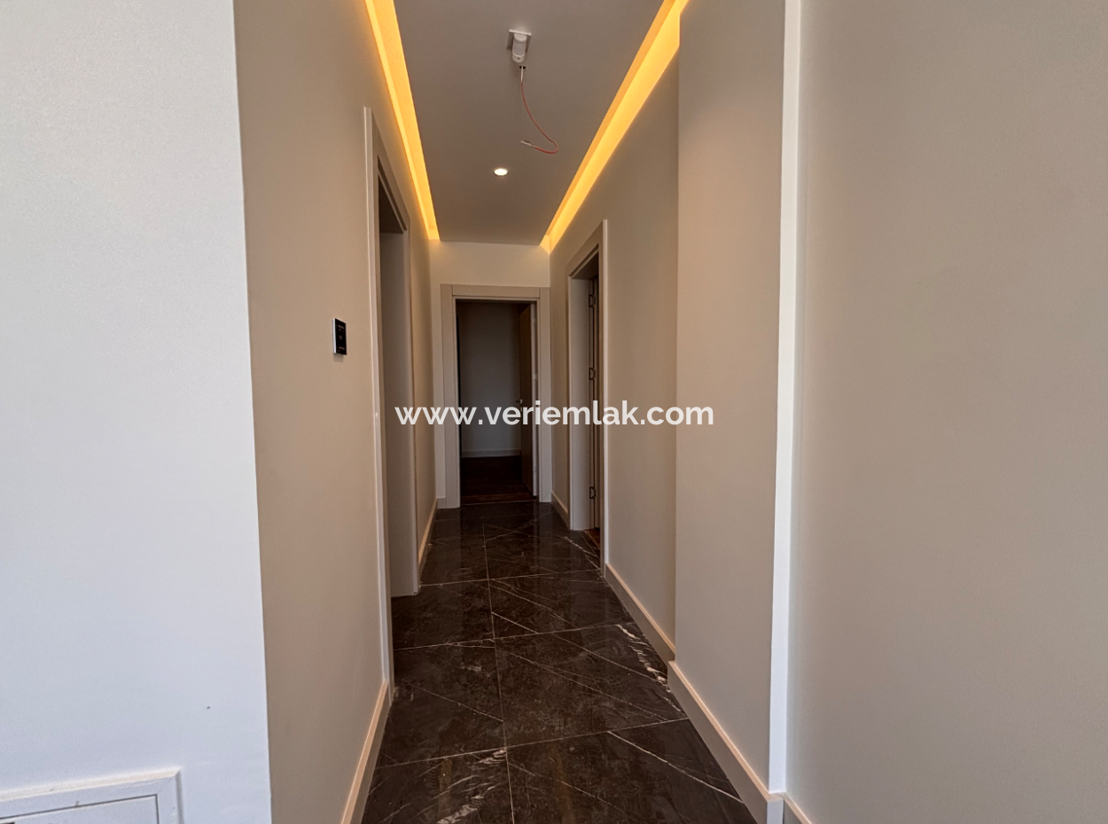 Seferihisar Tepecik Mah Butik Site İçerisinde Satılık 3+1 Villa