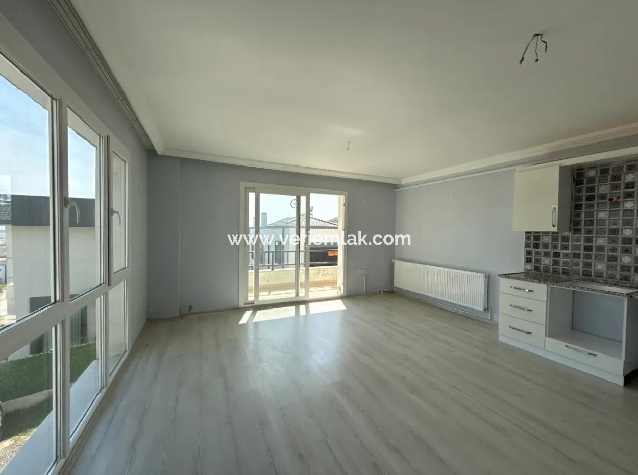 Seferihisar Çolakibrahimbey Mahallesi’nde Kiralık Ferah 1+1 Daire