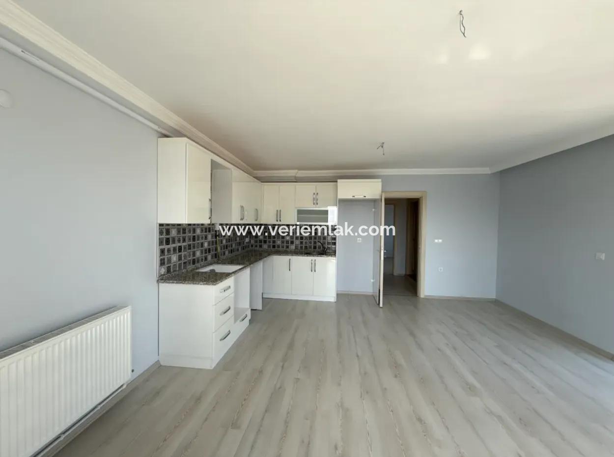 Seferihisar Çolakibrahimbey Mahallesi’nde Kiralık Ferah 1+1 Daire