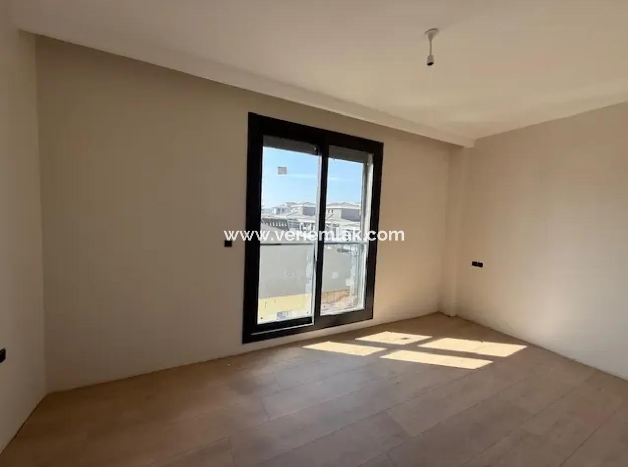 Seferihisar Camikebir’de Satılık 2+1 Şık Ve Modern Daire