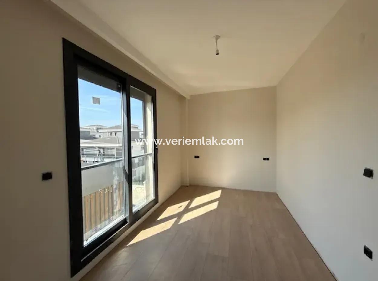 Seferihisar Camikebir’de Satılık 2+1 Şık Ve Modern Daire