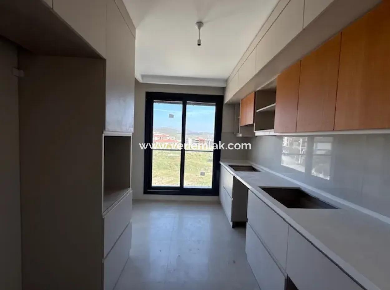 Seferihisar Camikebir’de Satılık 2+1 Şık Ve Modern Daire