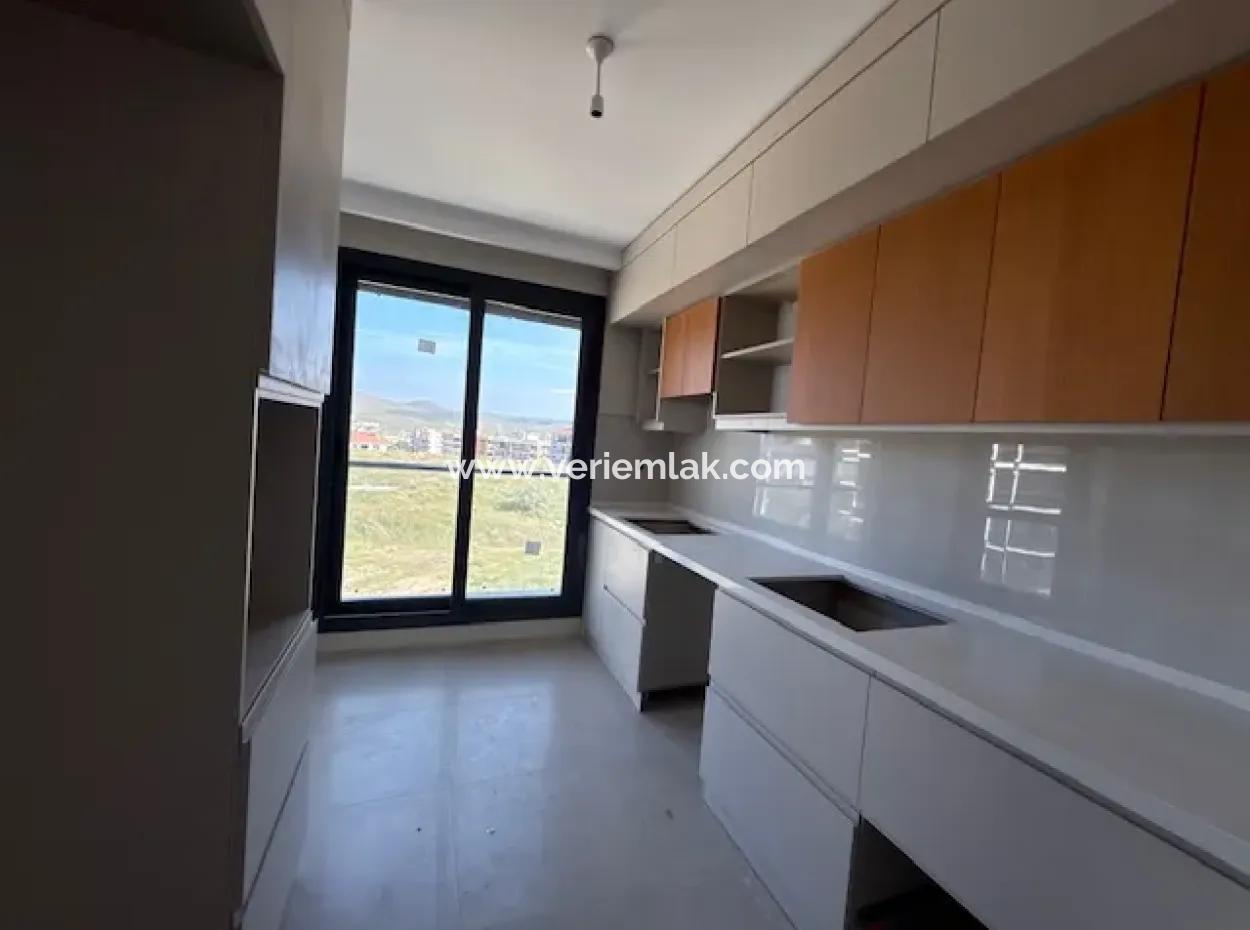 Seferihisar Camikebir’de Satılık 2+1 Şık Ve Modern Daire